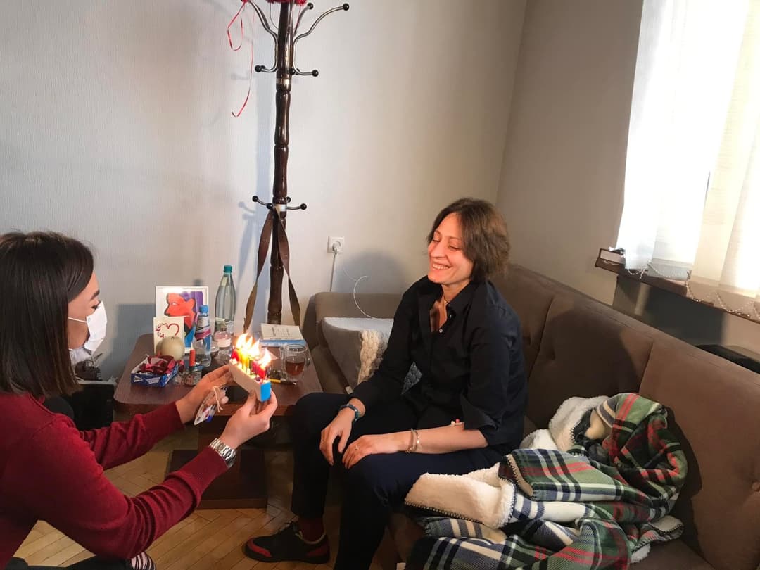 მიშას წინააღმდეგი და მიშასთვის მოშიმშილე – “დროას” ლიდერის 42-ე დაბადების დღე