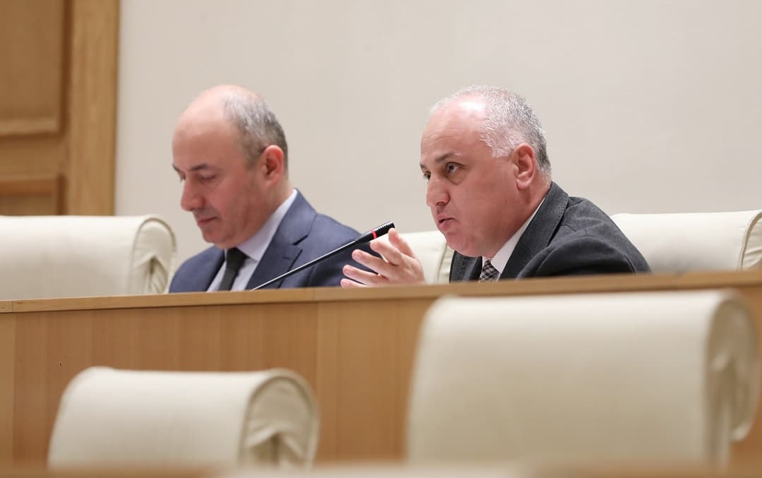 დიმიტრი ხუნდაძე – აშშ გაწეულ დახმარებას პირველ რიგში საკუთარ ინტერესებზე მოსარგებად იყენებს