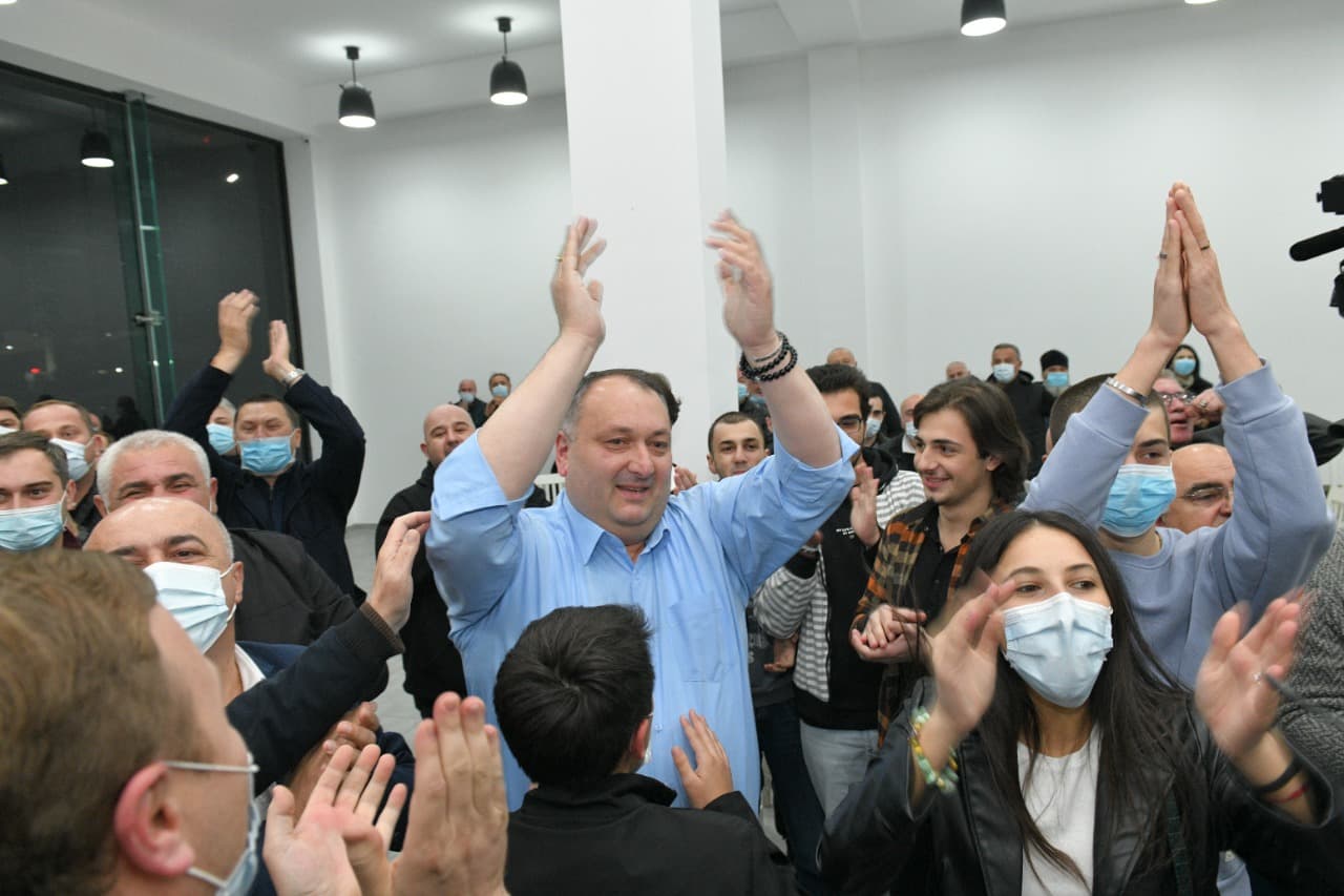 Frontnews image description