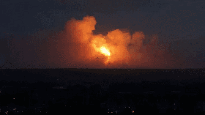 რუსებმა ზაპოროჟიეში ინფრასტრუქტურული ობიექტი დაბომბეს, დაიღუპა 4 ადამიანი