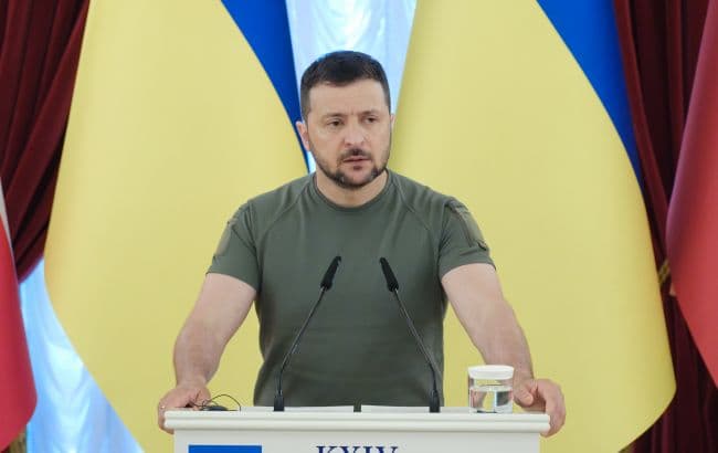 Zelenskyy visits turkey to discuss war, grain deal