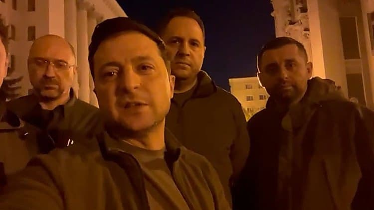 ვლადიმერ ზელენსკი – ვიცავთ ჩვენს დამოუკიდებლობას, ჩვენს სახელმწიფოს, დიდება ჩვენს დამცველებს, დიდება უკრაინას