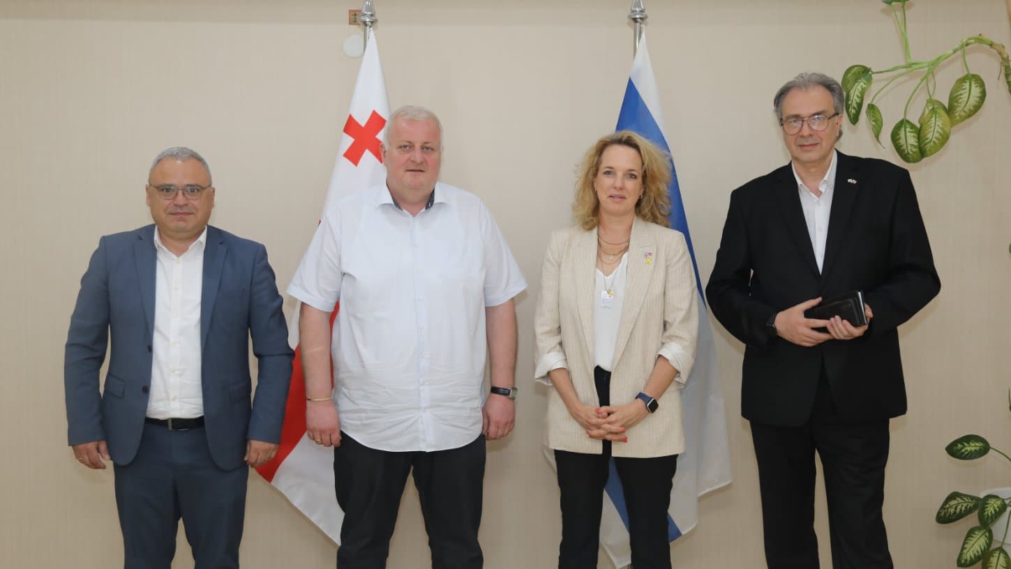 Frontnews image description