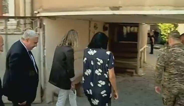 სალომე ზურაბიშვილმა დაღუპული პილოტის კახაბერ ზურაბაშვილის ოჯახს მიუსამძიმრა