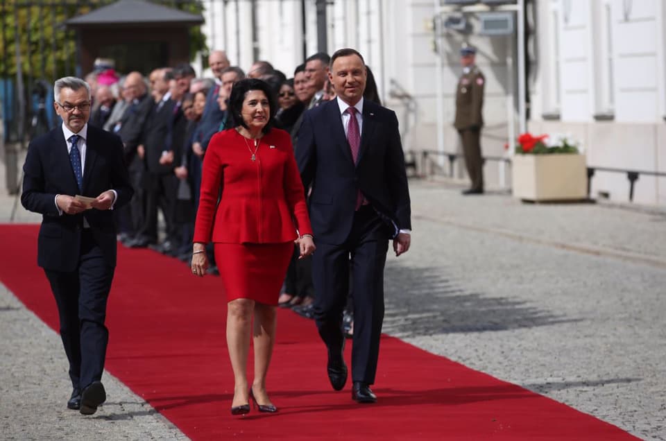 Frontnews image description