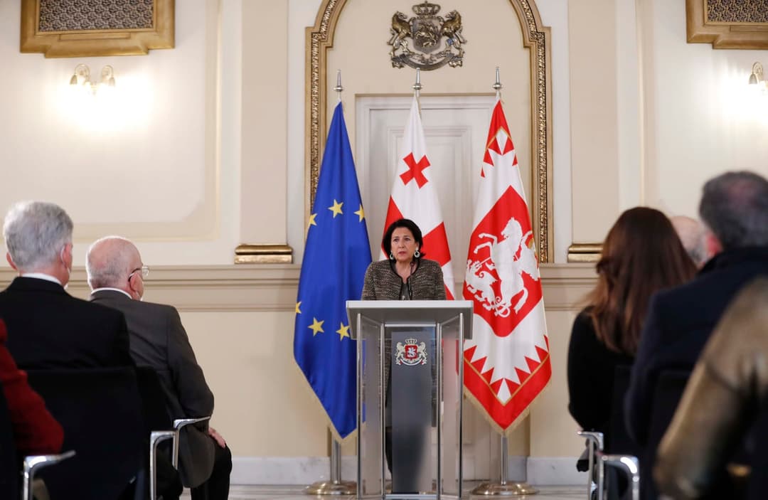 სალომე ზურაბიშვილი – საქართველოს პრეზიდენტის მხარდაჭერა არ გამოიხატება დროშების გადმოფენაში, არამედ გამოიხატება მის მკაფიო განცხადებებში!