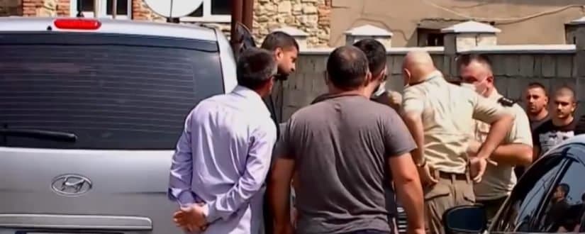 ზურაბ ზვიადაური ძმის დაკრძალვაზე მიიყვანეს