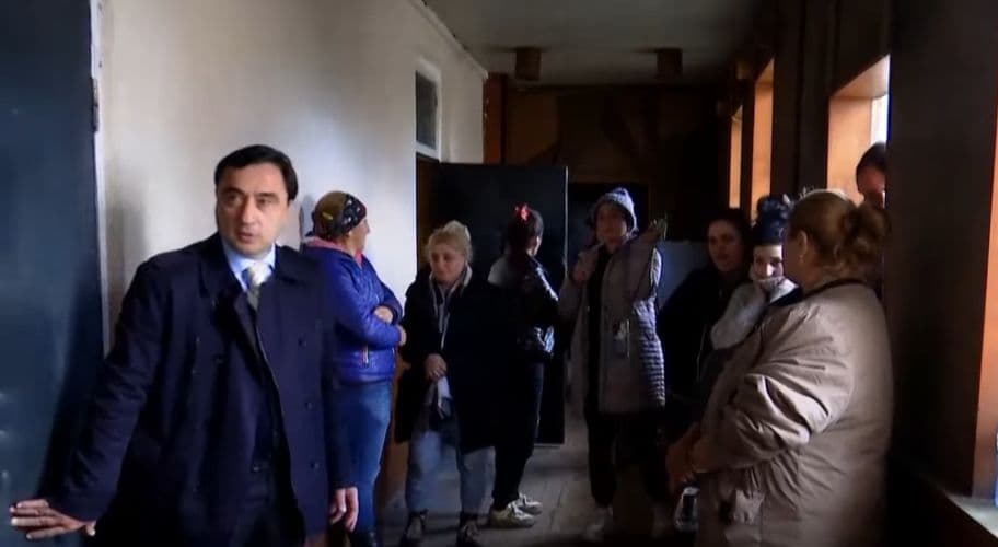 ბათუმში, სოციალურად დაუცველი მოსახლეობა ბაქოს ქუჩაზე საცხოვრებლის დაკანონებას ითხოვს