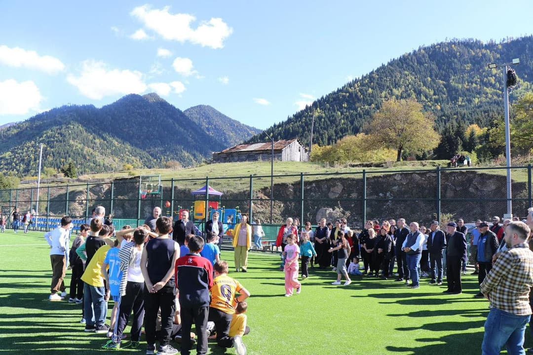 ბორჯომის მუნიციპალიტეტის სოფელ ტაძრისში სპორტული მოედანი და სკვერი მოეწყო