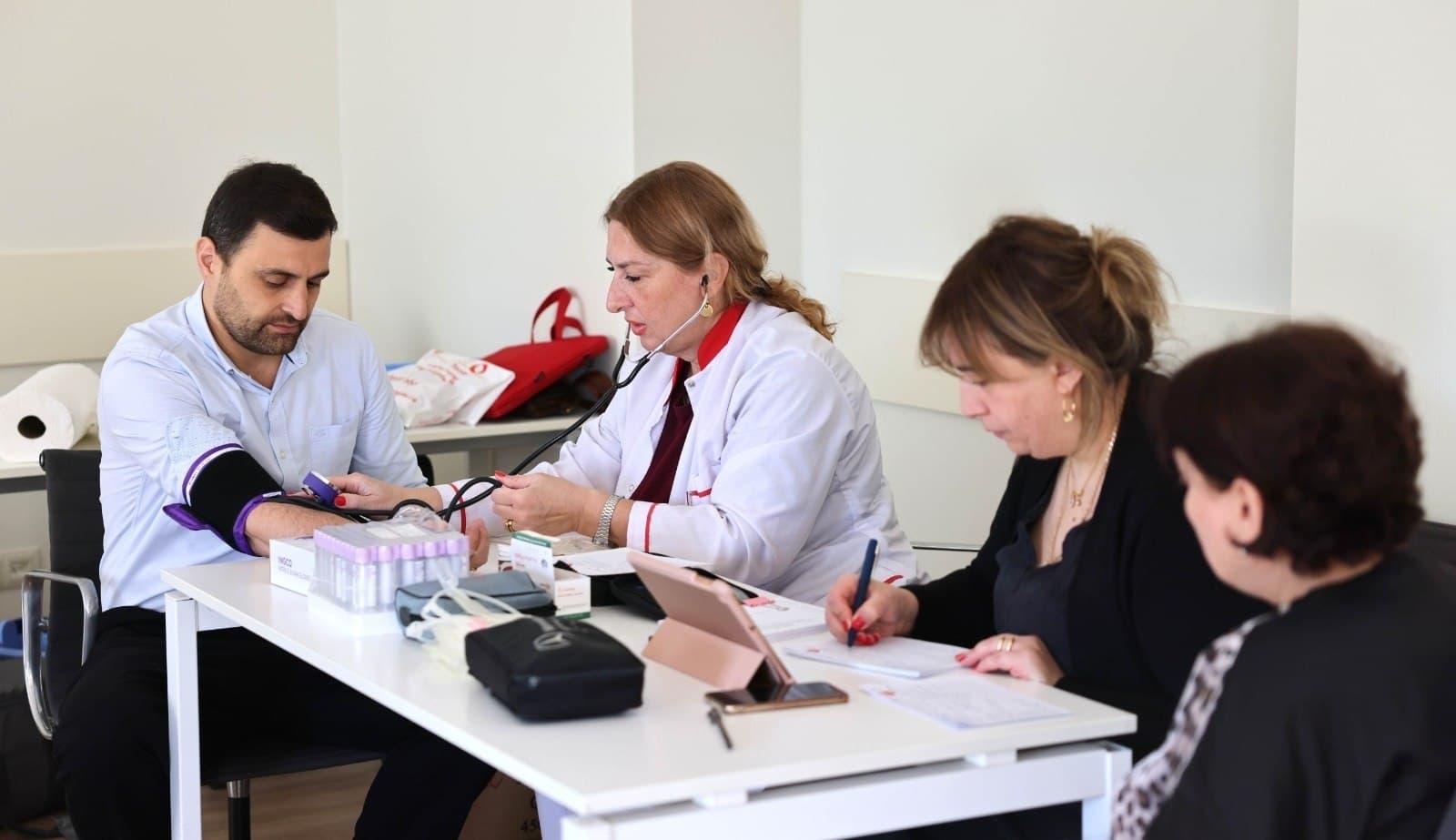 Frontnews image description