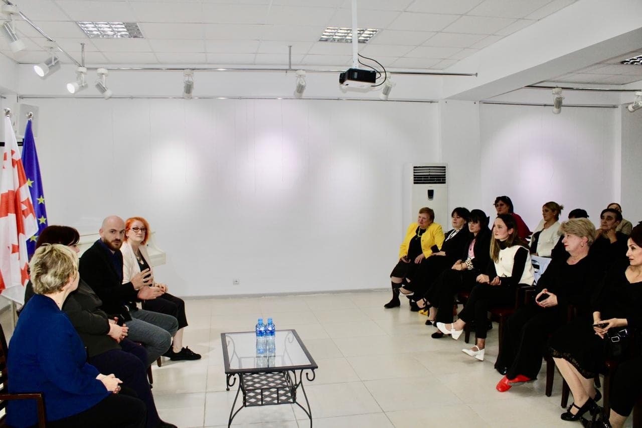 Frontnews image description