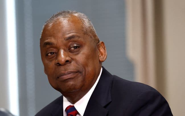 US Defense Secretary visits Kyiv for talks on future support