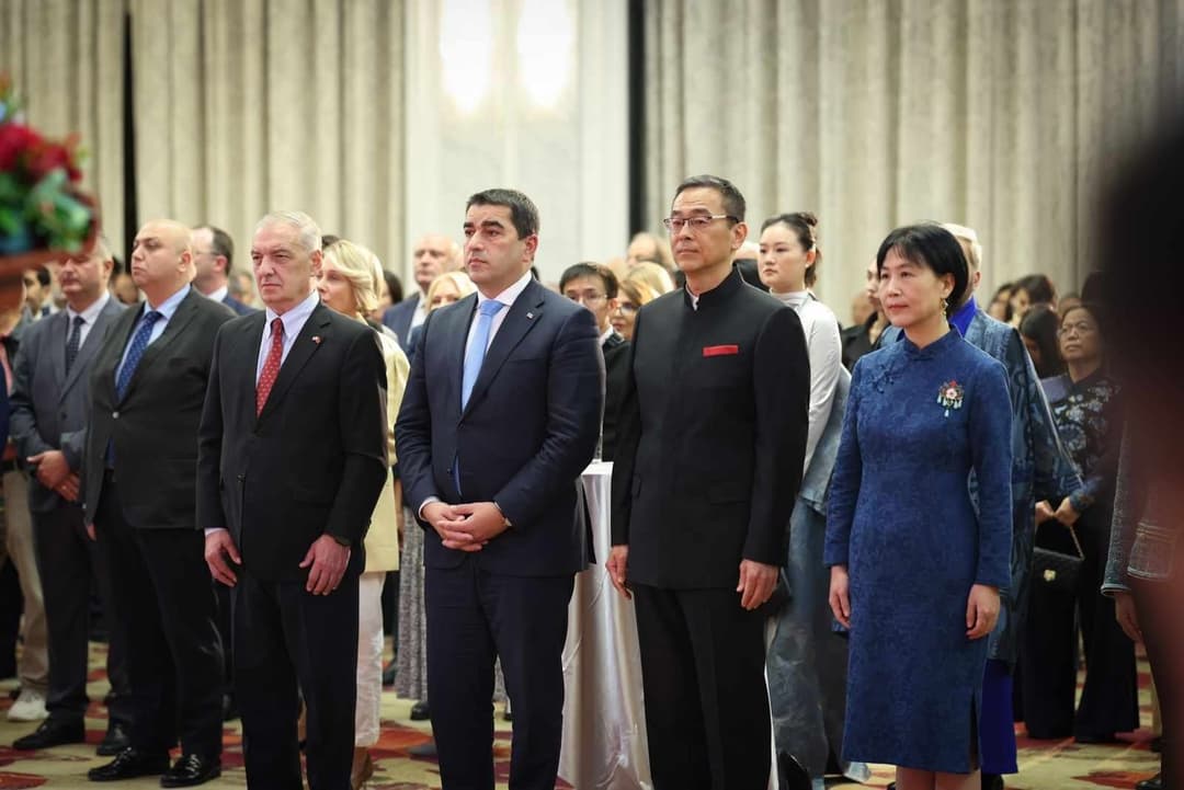 შალვა პაპუაშვილი – ვულოცავ ჩინელ ხალხს ეროვნული დღის 75-ე წლისთავს, საქართველოსა და ჩინეთს შორის მეგობრობა ურთიერთპატივისცემასა და თანამშრომლობას ეფუძნება