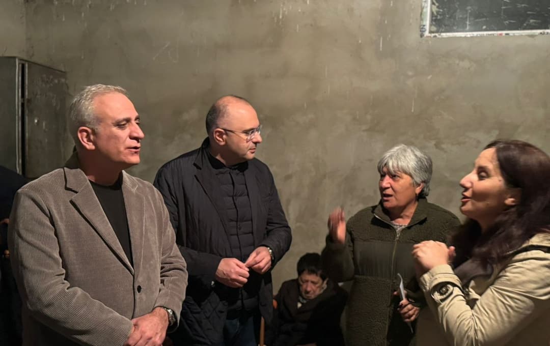 აფხაზეთის ჯანდაცვის მინისტრი ქუთაისში მცხოვრებ აფხაზეთიდან დროებით დევნილ მოსახლეობას შეხვდა