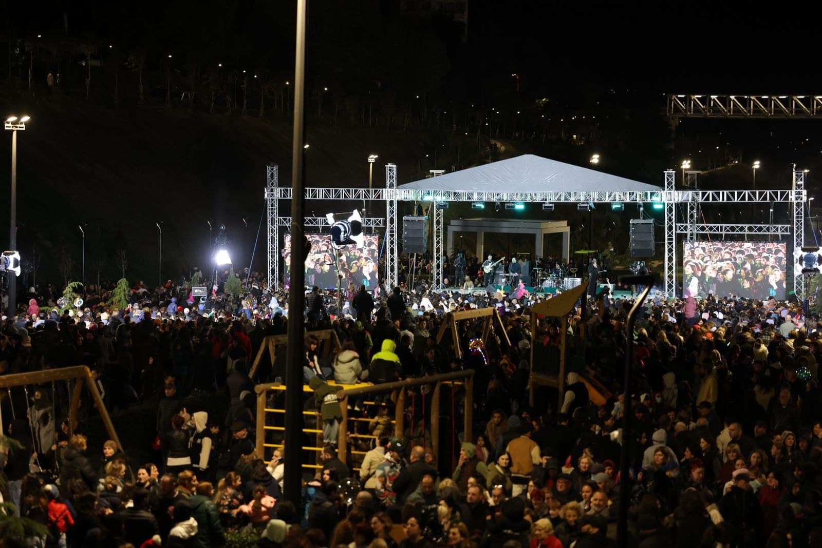 Frontnews image description