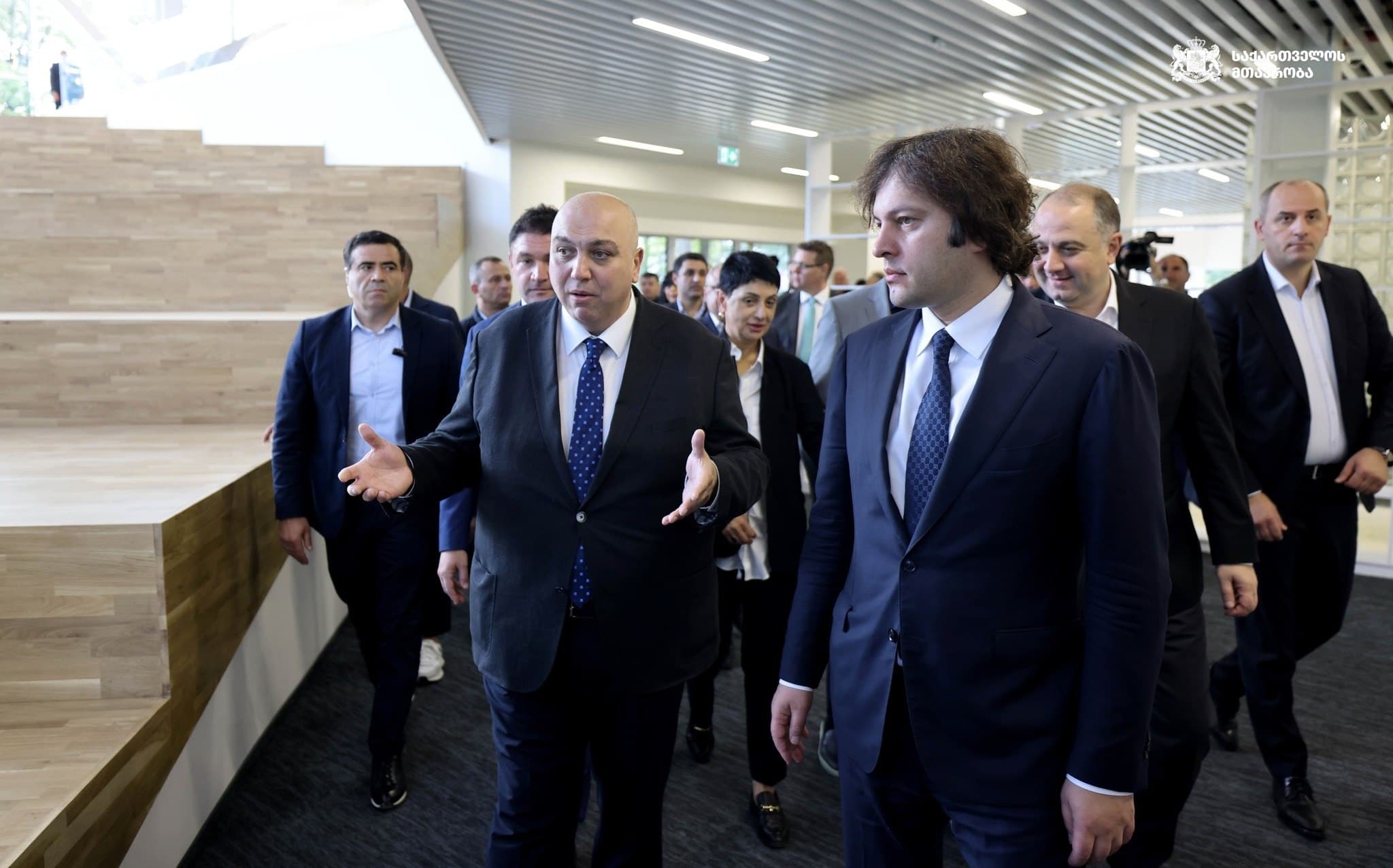 Frontnews image description