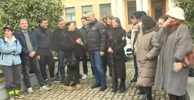 ბათუმში, საპროტესტო აქცია “შეგუების დრო არ არის“ მიმდინარეობს