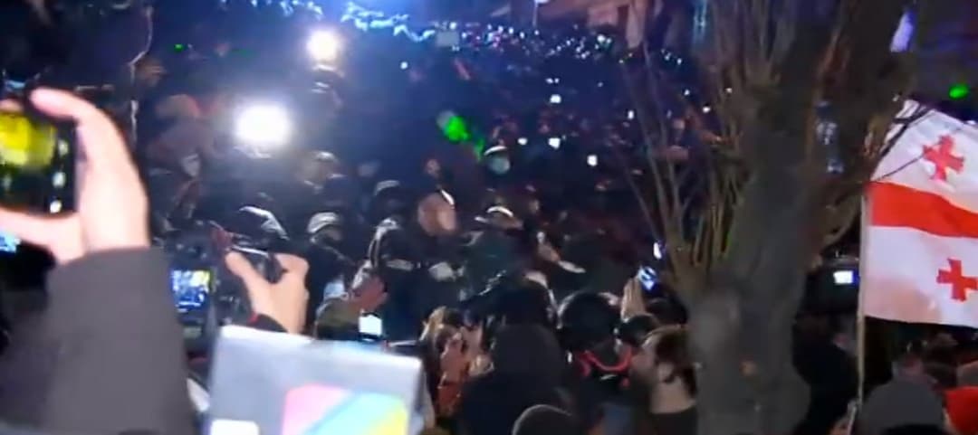 ჭიჭინაძის ქუჩაზე ვითარება ისევ დაიძაბა