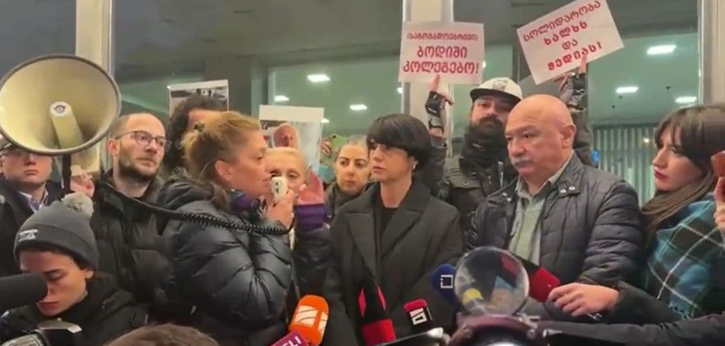 Frontnews image description