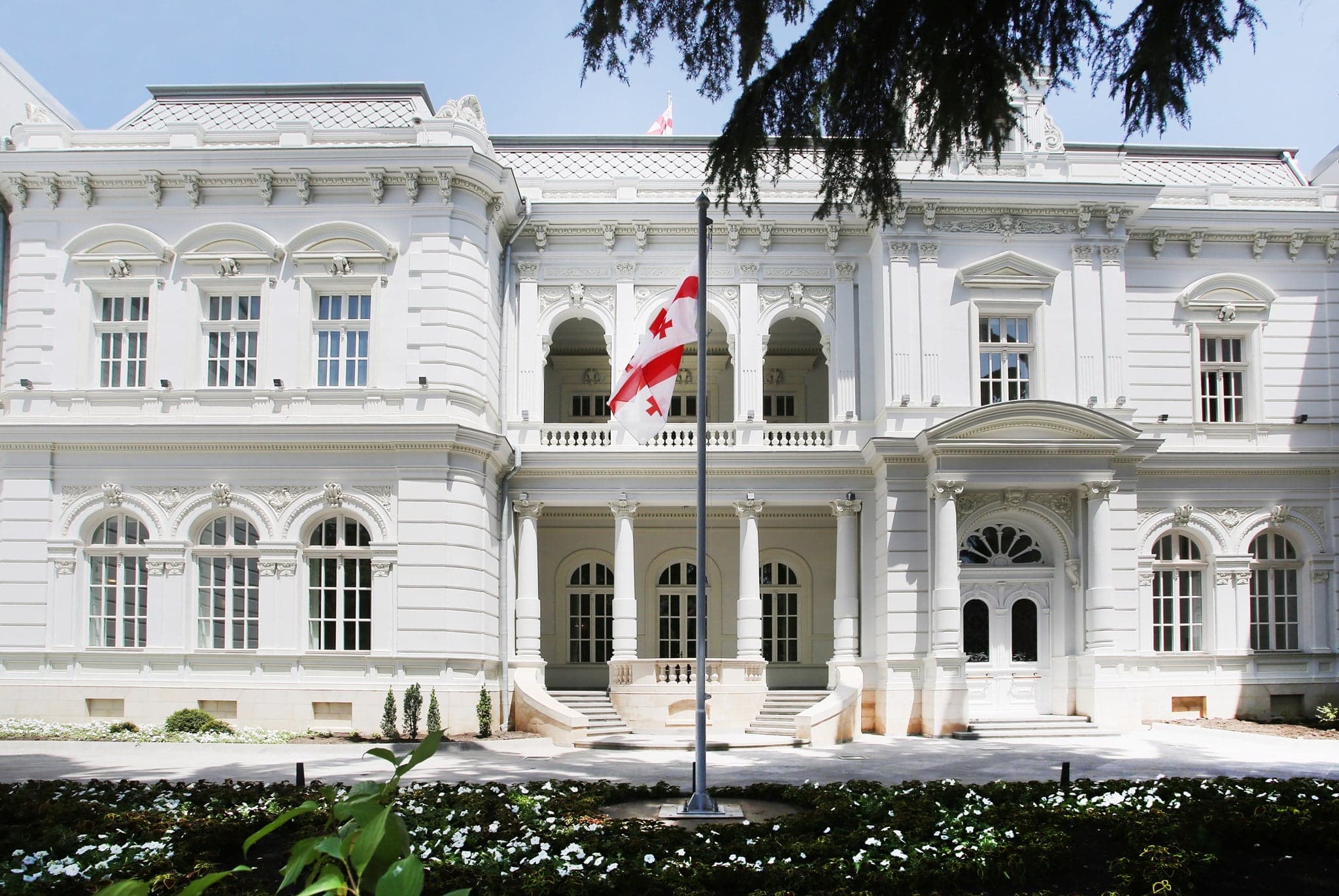 Frontnews image description