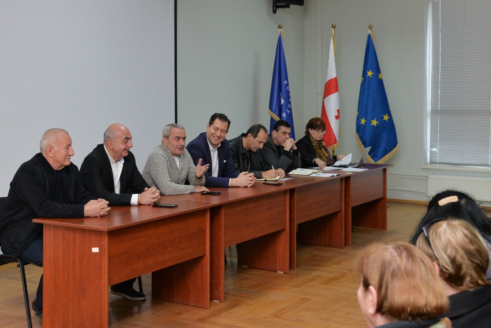 Frontnews image description