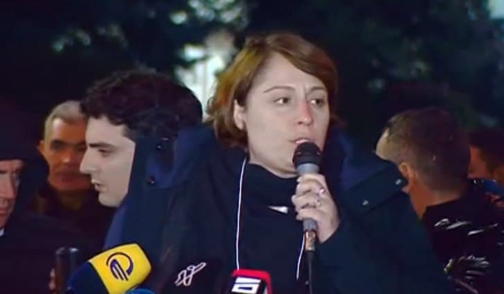 ელენე ხოშტარია – უმნიშვნელოვანესია ხვალ, 21:00 საათზე ვიყოთ ყველა ერთად და მოვემზადოთ 25-ის დილისთვის