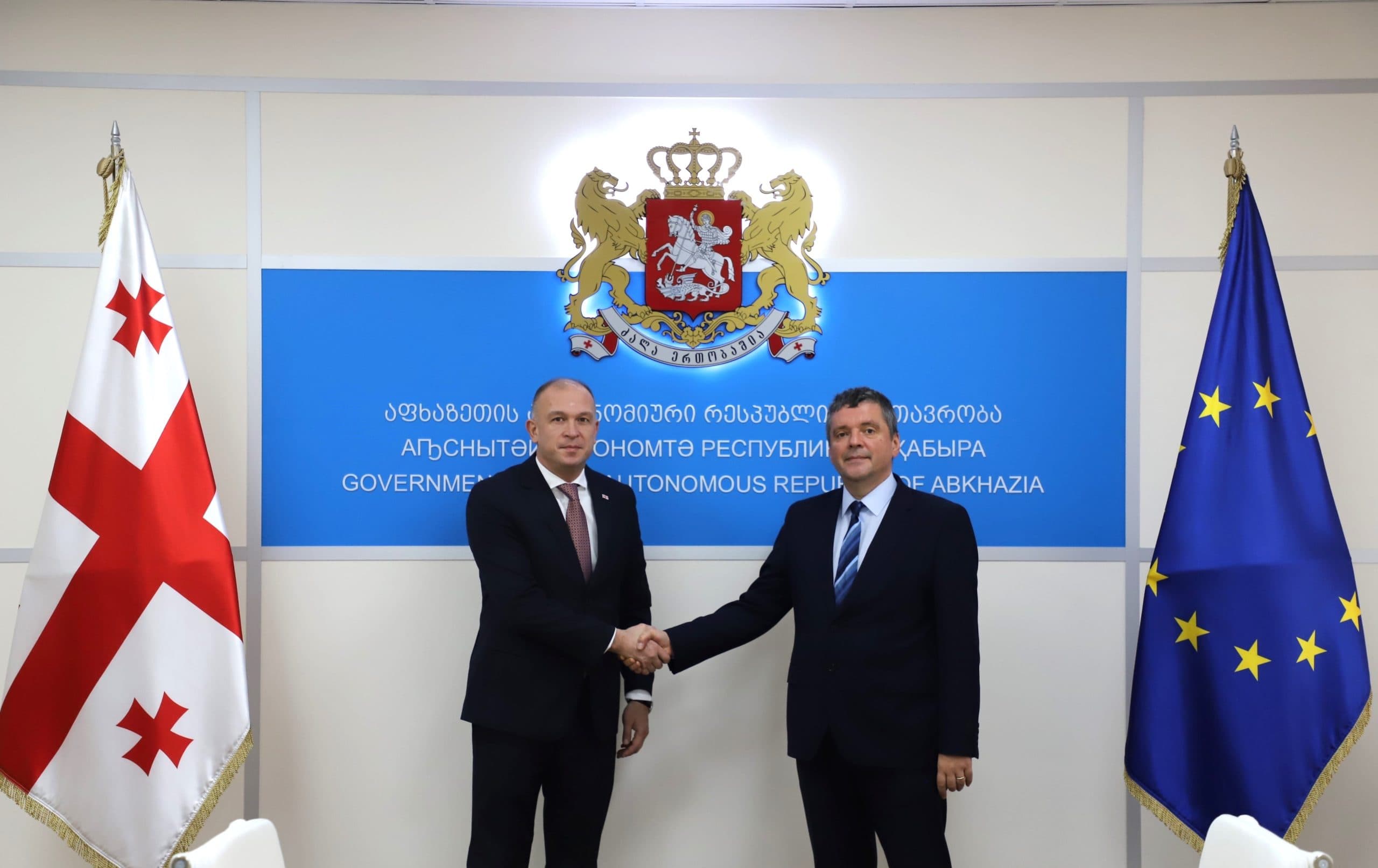 Frontnews image description