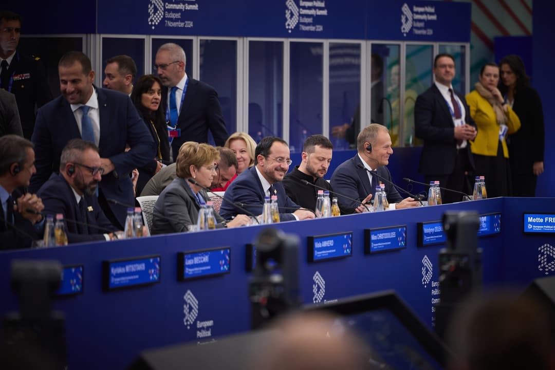 Zelenskyy at European Political Community Summit: Ukraine needs weapons, not diplomatic gestures, against Russian aggression