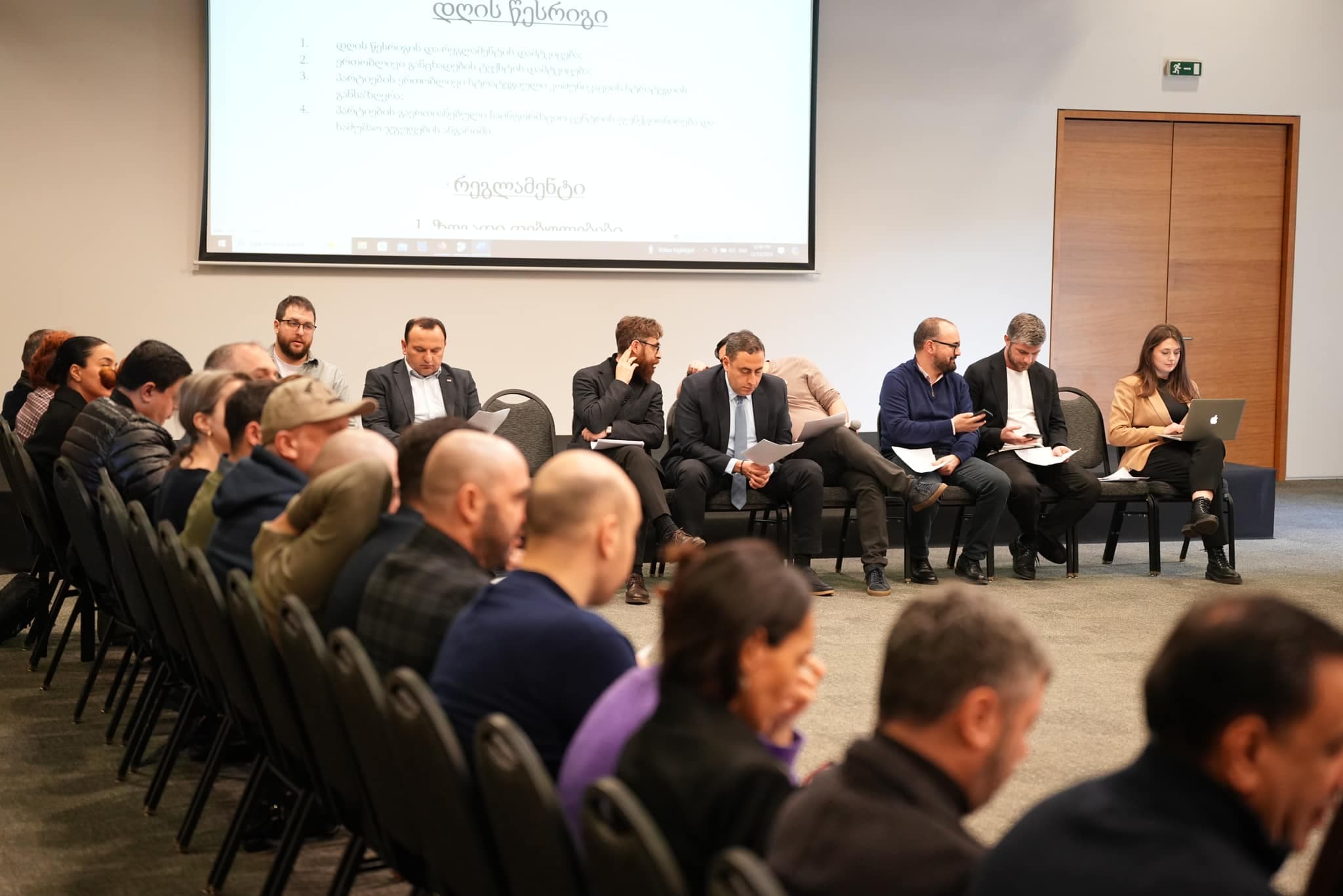 Frontnews image description