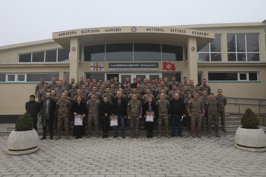 ეროვნული თავდაცვის აკადემიაში, უმცროს ოფიცერთა მომზადების სკოლის, საკანდიდატო კურსის წარჩინებული მსმენელების დაჯილდოების ღონისძიება გაიმართა