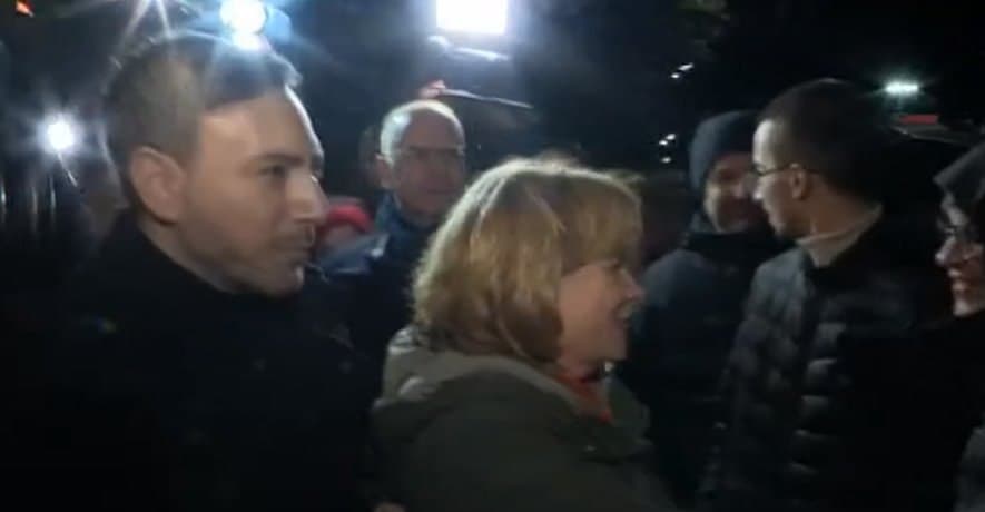 MEPs join ongoing protest on Rustaveli Avenue