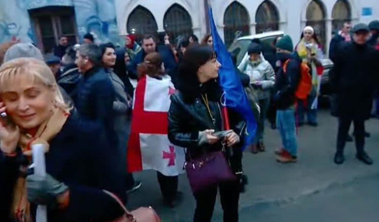 “დაბრუნდეს სამართლებრივი სახელმწიფო” – უზენაეს სასამართლოსთან საპროტესტო აქცია იმართება