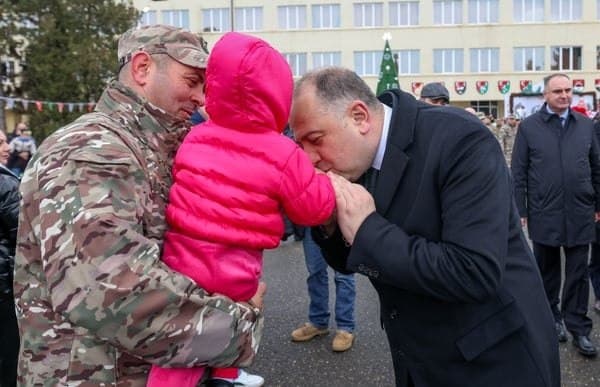 ირაკლი ჩიქოვანმა პირველი ქვეითი ბრიგადის პირად შემადგენლობას ქვედანაყოფის დაარსების დღე მიულოცა