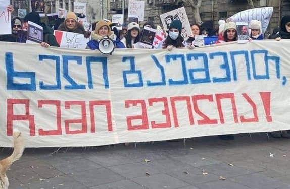 დედების მარში პარლამენტთან მიმდინარე აქციას შეუერთდა