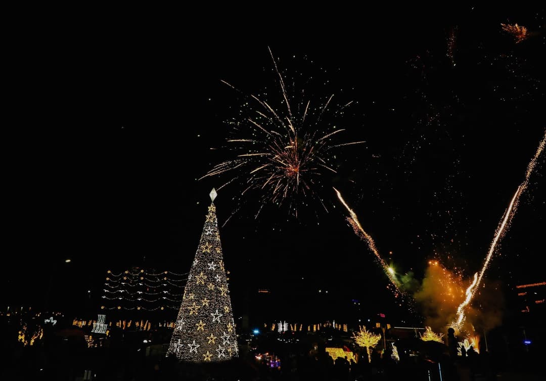 ფოთში ქალაქის მთავარი ნაძვის ხე საზეიმოდ აინთო