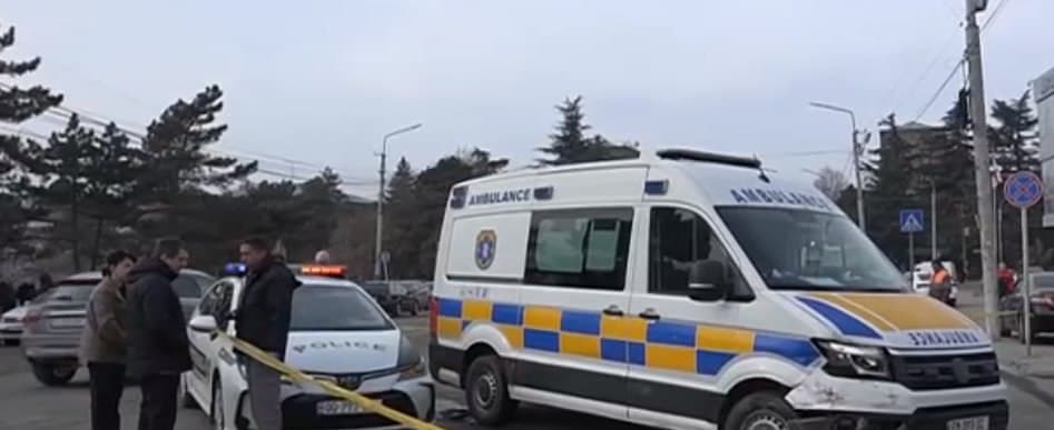 გორში ერთმანეთს პოლიციისა და სასწრაფო დახმარების მანქანები შეეჯახა