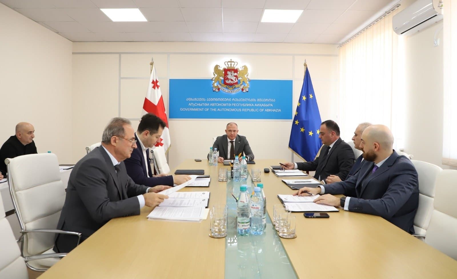 Frontnews image description