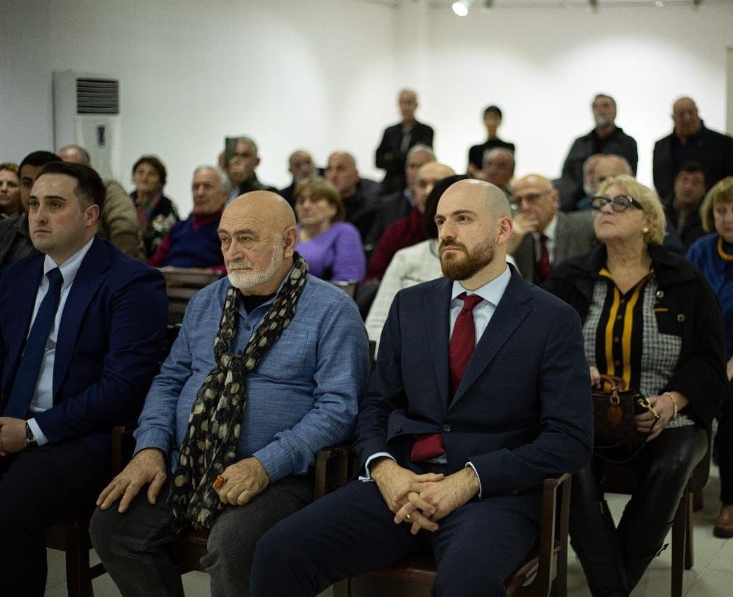 Frontnews image description