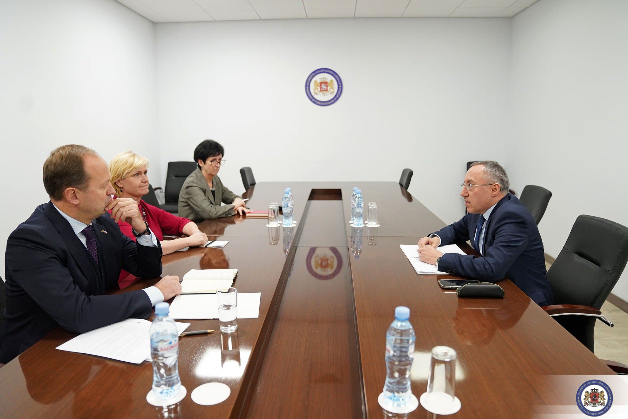 Frontnews image description