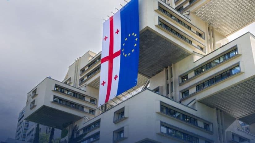 “საქართველოს ბანკი” – ჩვენი გუნდის წევრი დააკავეს აქციაზე, ჩვენთვის კატეგორიულად მიუღებელია ძალადობა აქციის მონაწილეებზე!