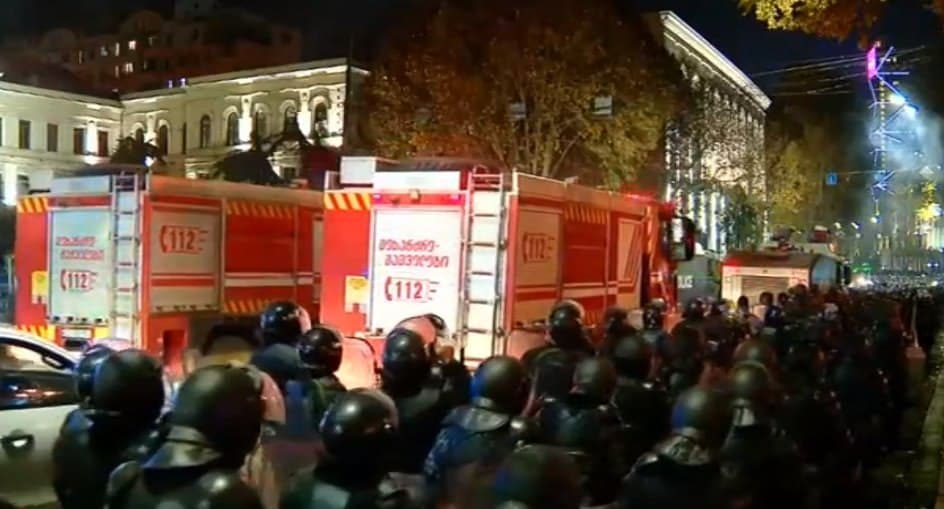 რუსთაველზე მომიტინგეების დაკავება დაიწყო