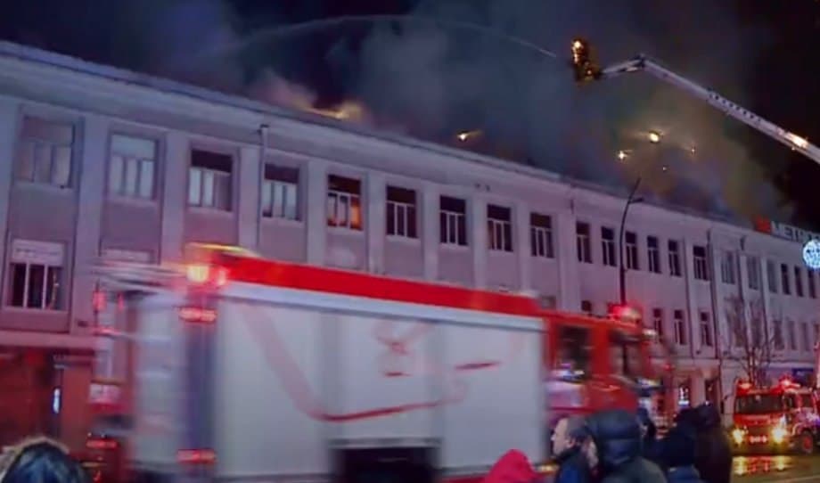 ჭავჭავაძის გამზირზე სახლის სახურავს ცეცხლი გაუჩნდა