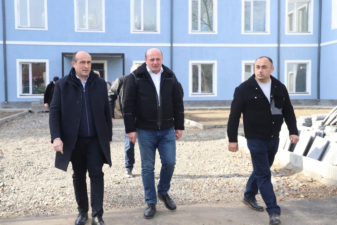 იმერეთის გუბერნატორი და თერჯოლის მერი სამუსიკო სკოლის სარეაბილიტაციო სამუშაოებს გაეცნენ