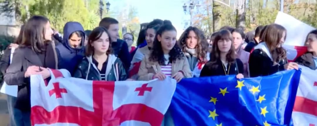 სკოლის მოსწავლეების პროტესტი გრძელდება