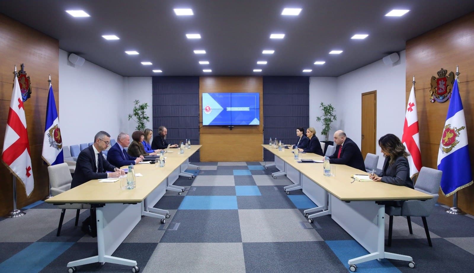 Frontnews image description