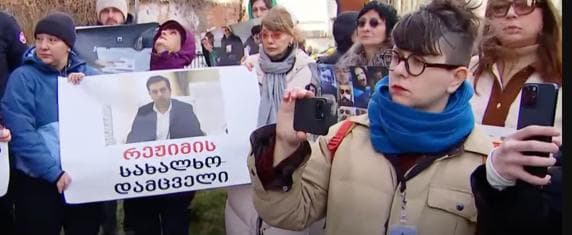 სახალხო დამცველის აპარატთან საპროტესტო აქცია იმართება