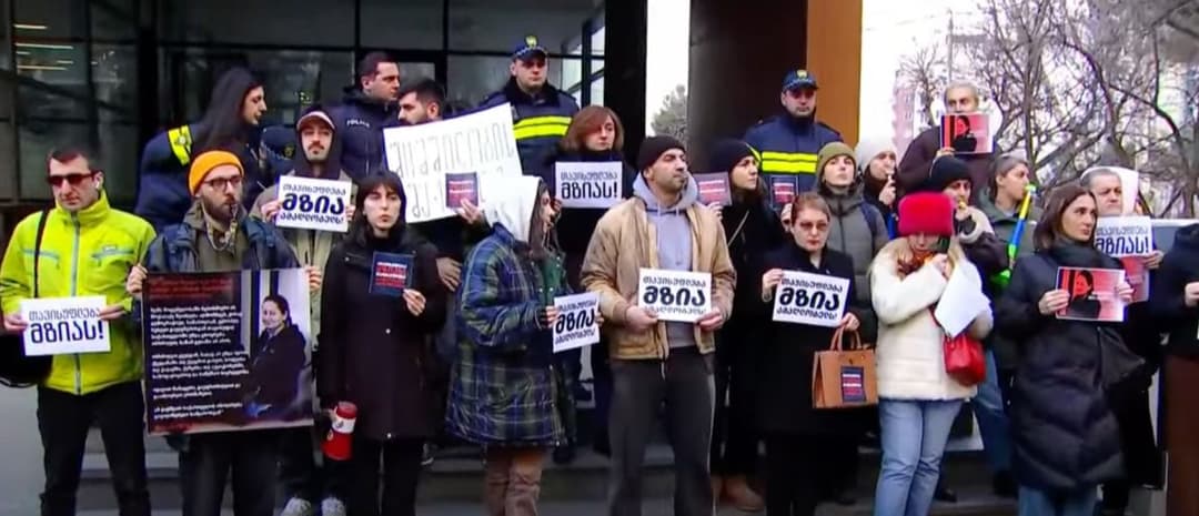 მზია ამაღლობელის გათავისუფლების მოთხოვნით პროკურატურასთან აქცია იმართება