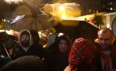 ბათუმში, აჭარის საზოგადოებრივ მაუწყებელთან აქცია მიმდინარეობს