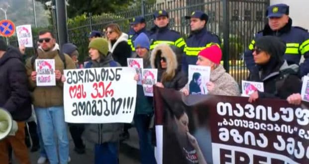 “მედიასთან ომს ვერ მოიგებთ”, – მედიის წარმომადგენლები მზია ამაღლობელის პატიმრობას აპროტესტებენ