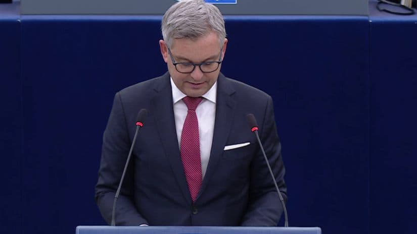 EU Commissioner urges GD to de-escalate tensions, expresses solidarity with Georgian people